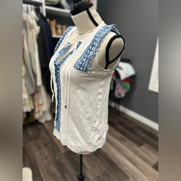 By Anthropologie Sigrid Sleeveless White Cotton Top w Blue Embroidery Size XS - Picture 6 of 9